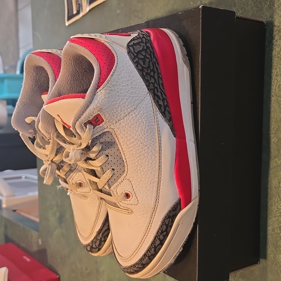 Jordan 4 Retro - Picture 3 of 8